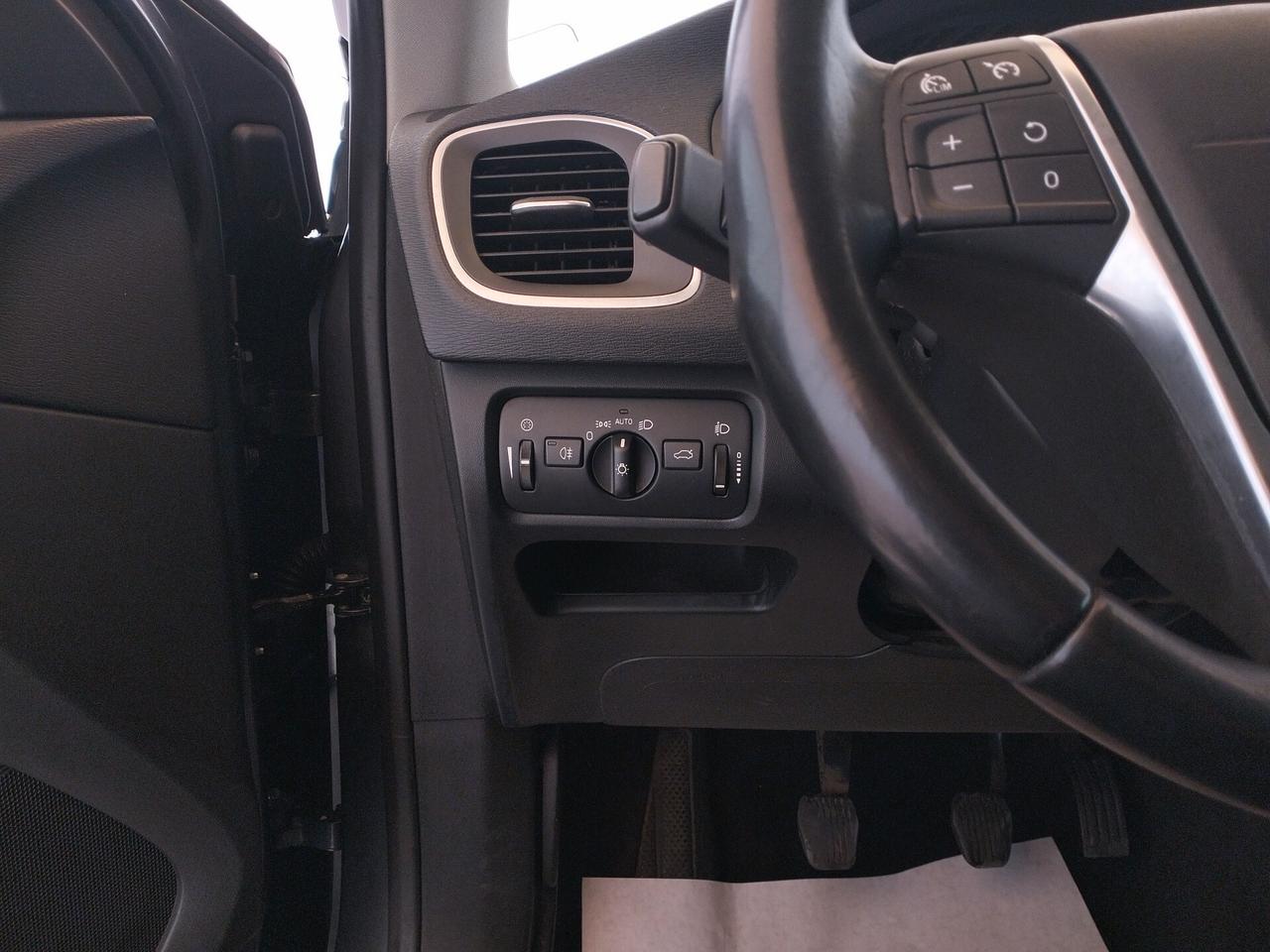 Volvo V40 D2 1.6 Momentum - NEOPATENTATI