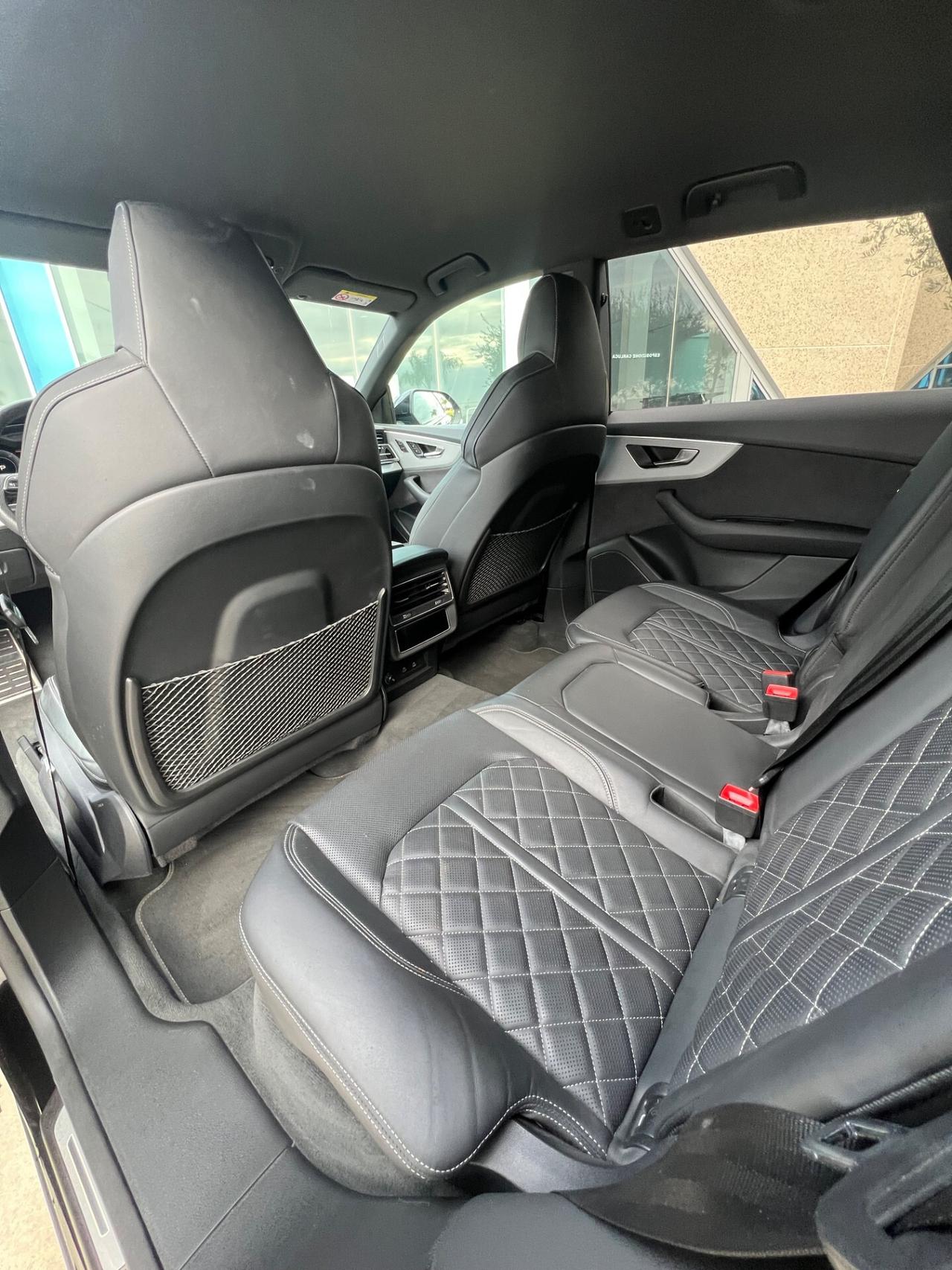 Audi Q8 3.0tdi S-line possibilità noleggio no scoring