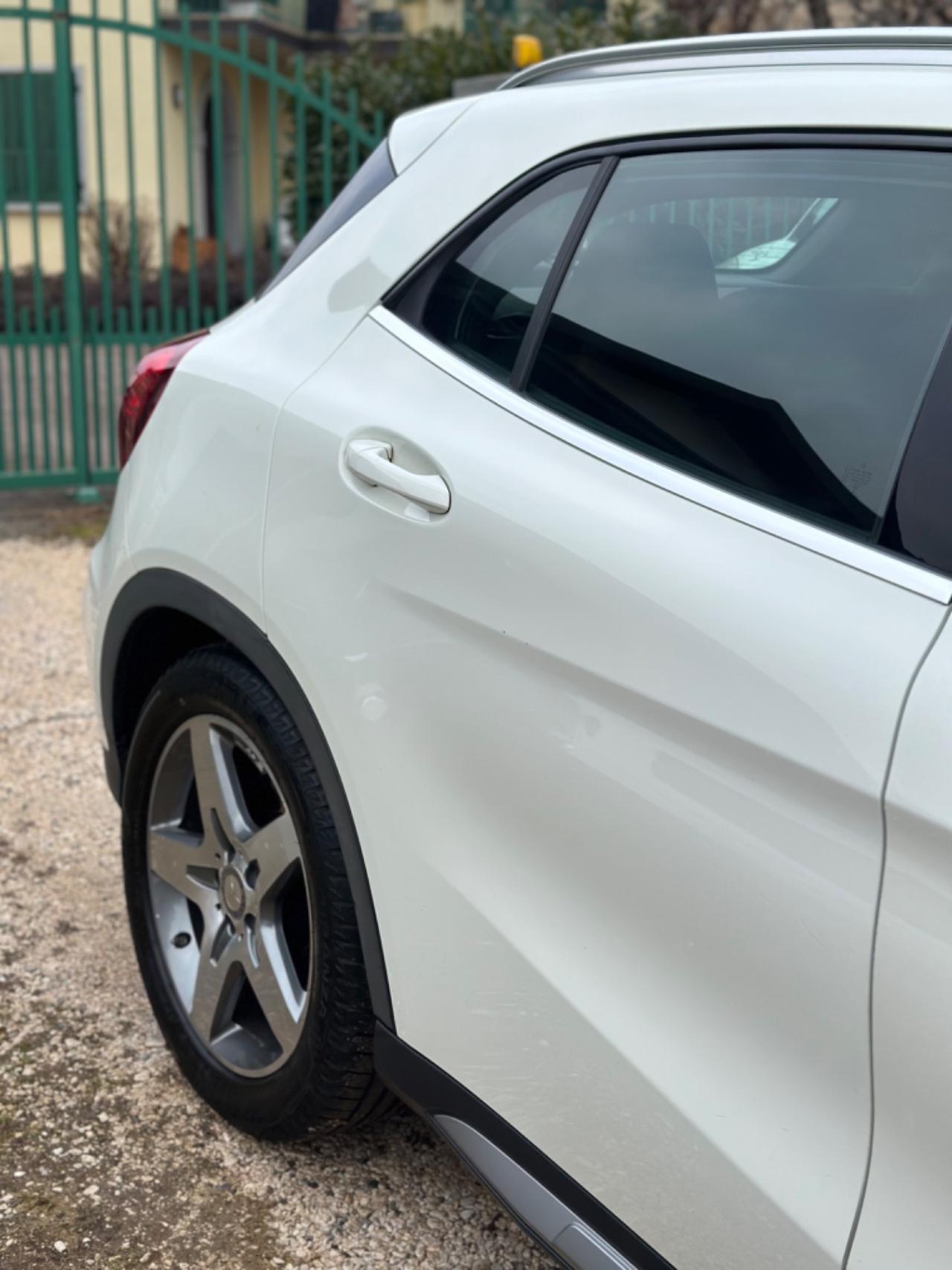 Mercedes-benz GLA 200d 4MATIC PREMIUM UNICOPR