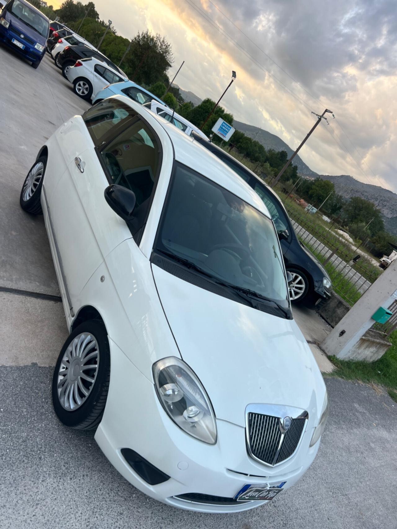 Lancia Ypsilon 1.2 69 CV Unyca garantita 12 mesi