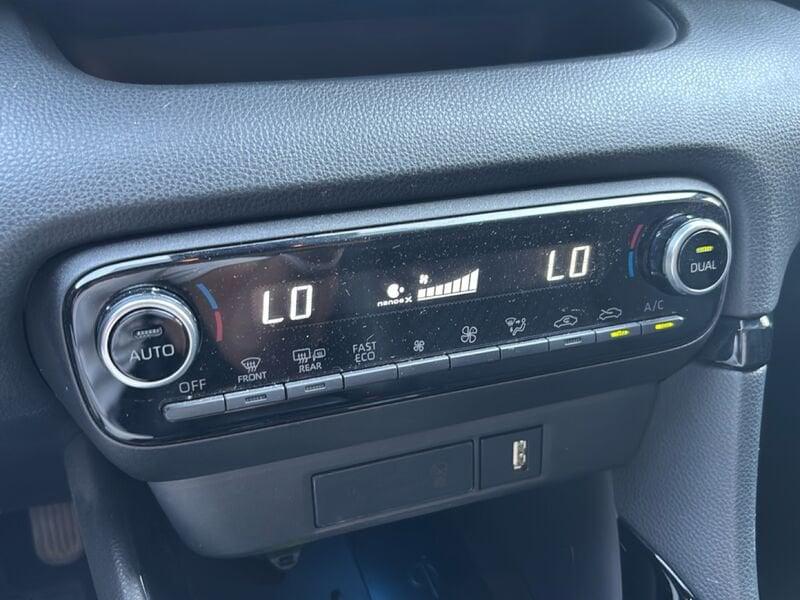 Toyota Yaris Hybrid Lounge MY22