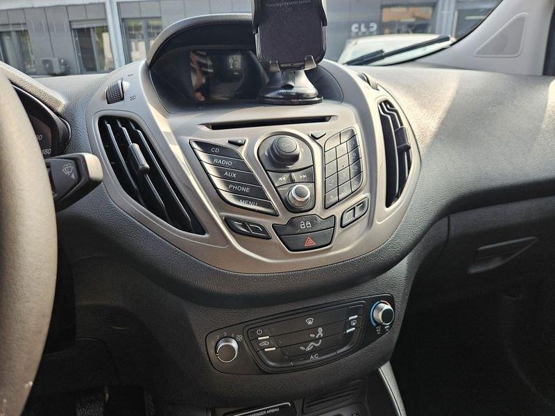 Ford Tourneo Courier 1.5 TDCI 95CV Titanium