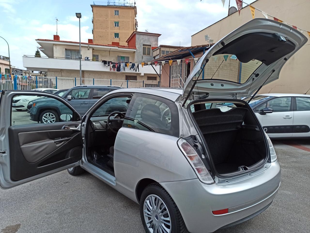 Lancia Ypsilon 1.2 8v Oro