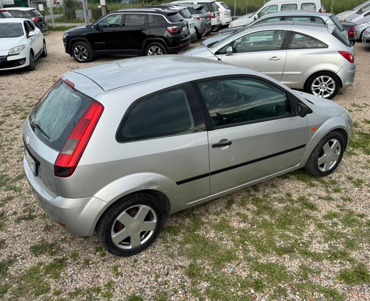 Ford Fiesta 1.2 16V 3p. Ghia Neopatentati