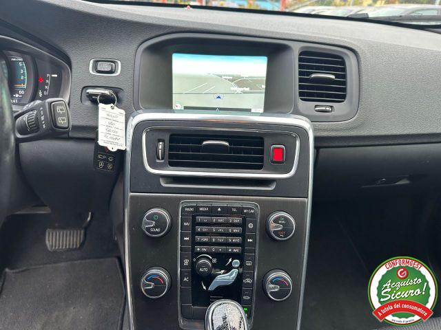 VOLVO V60 Cross Country D3 Geartronic Momentum