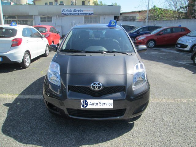 TOYOTA Yaris 1.0 5 porte