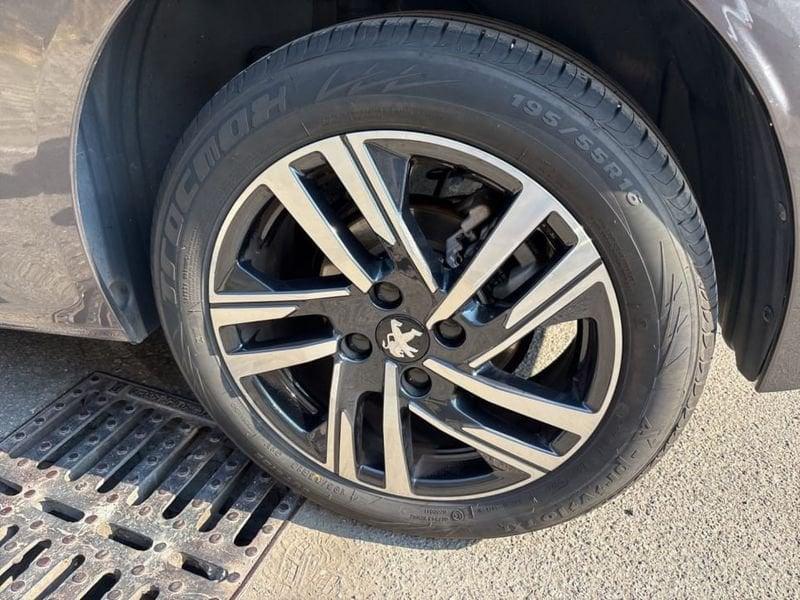 Peugeot 208 1.2 PURETECH ALLURE S&S 75CV