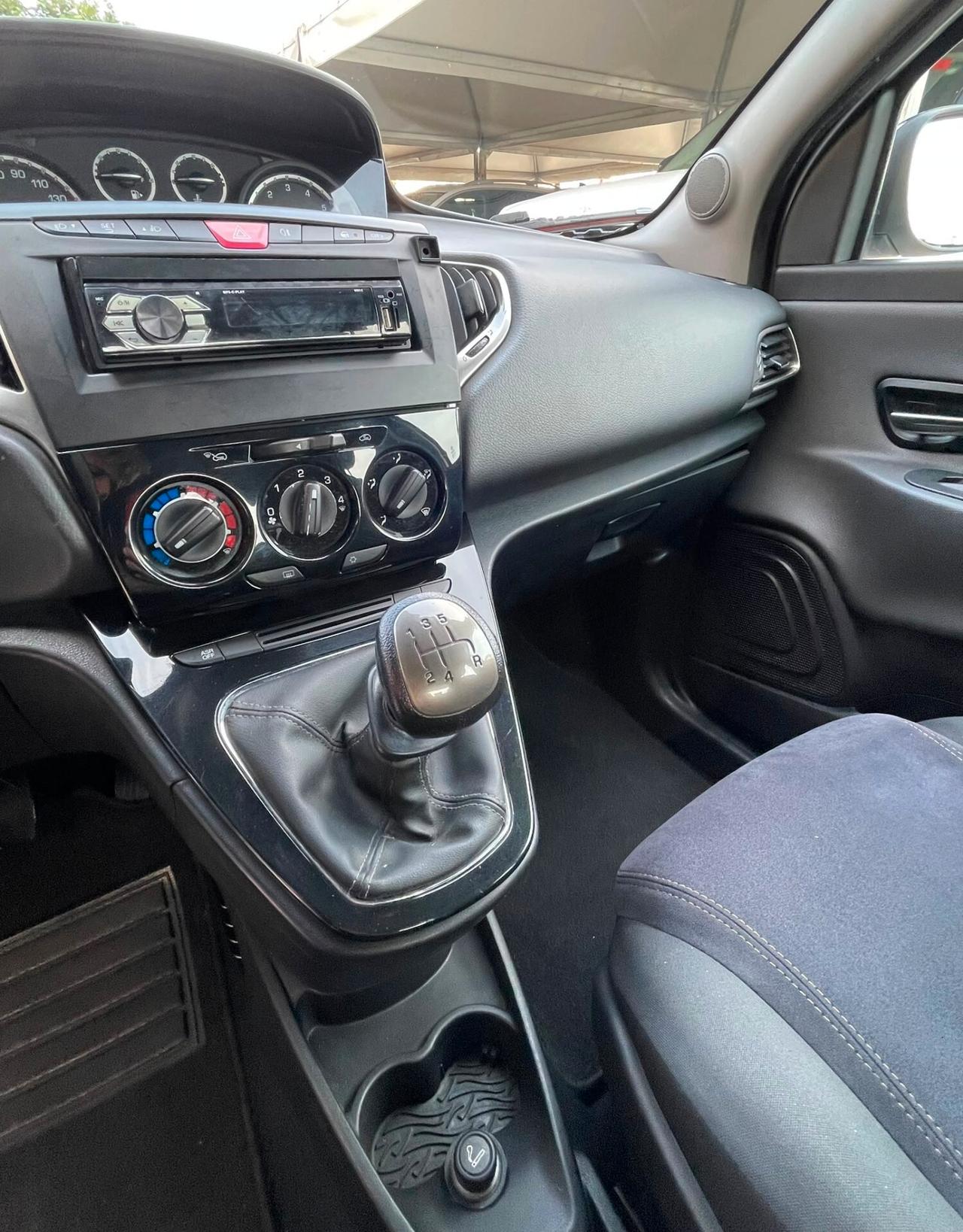 Lancia Ypsilon 1.2 69 CV 5 porte S&S Silver