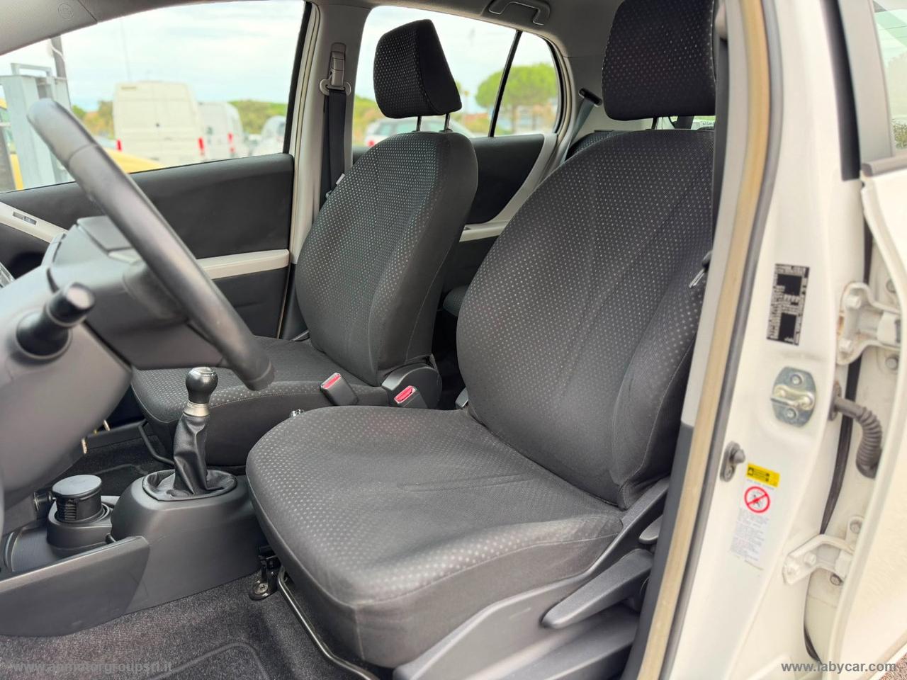 TOYOTA Yaris 1.0 5p. Sol