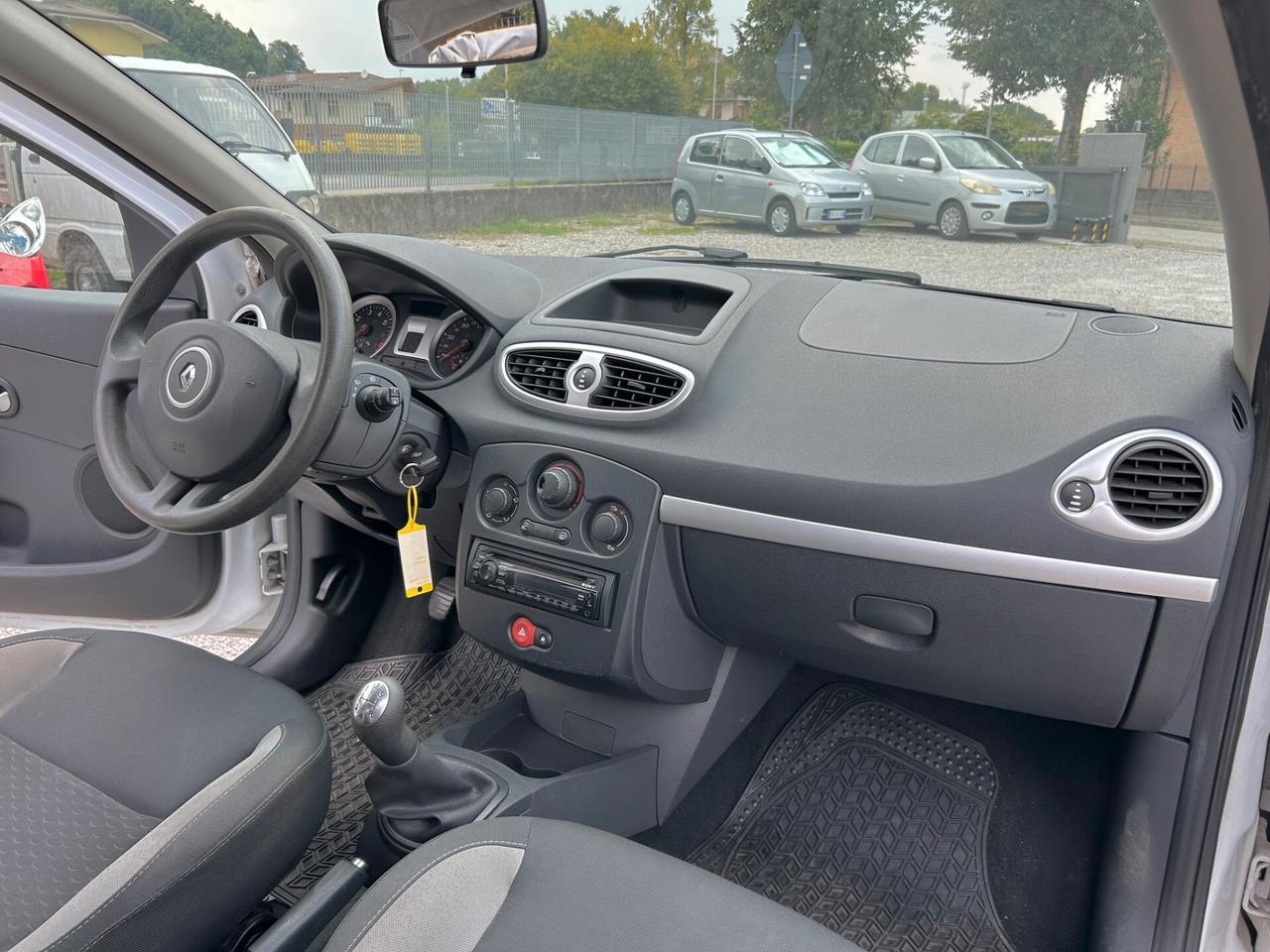 Renault Clio 1.2 16V - UNIPROPRIETARIO-NEOPATENTATI