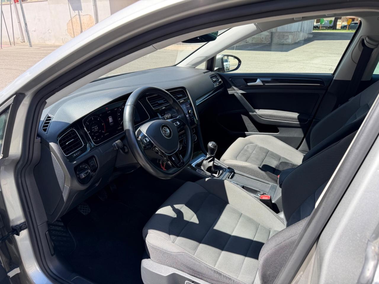 Volkswagen Golf 1.6 TDI executive virtual cockpit