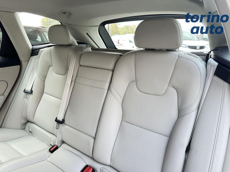 Volvo XC60 XC60 B4 (d) AWD Geartronic Inscription