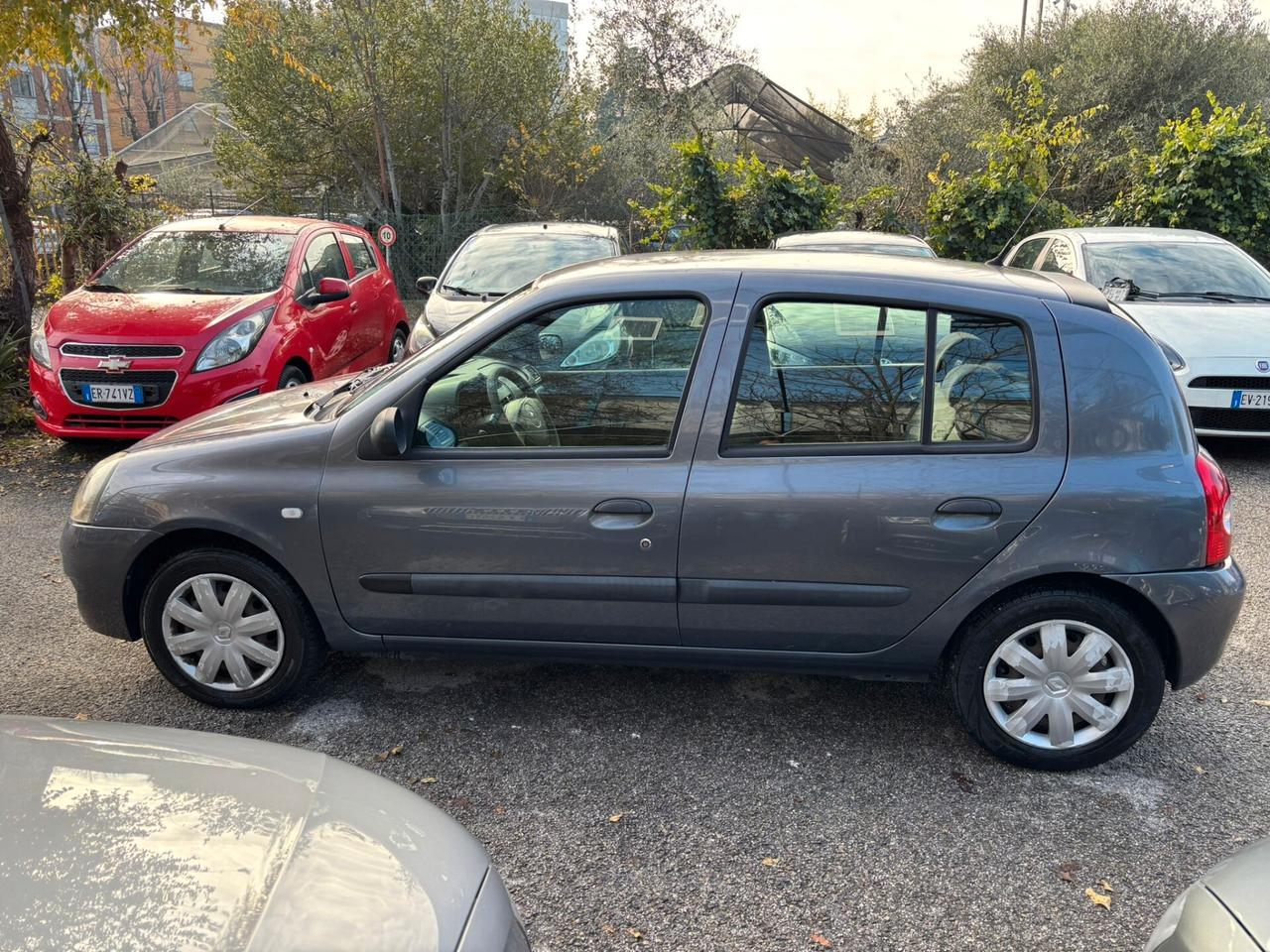 Renault Clio 1.2-5 porte GPL ok Neopatentati