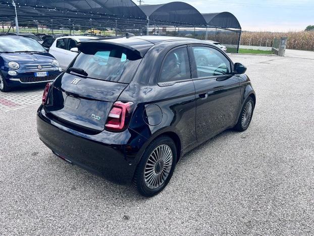 FIAT 500e Icon Berlina 42 kWh / BATTERIA GRANDE