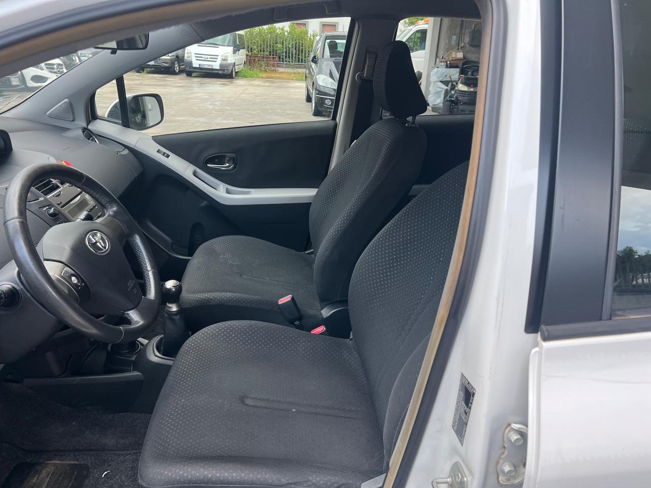 Toyota Yaris 1.0 5 porte