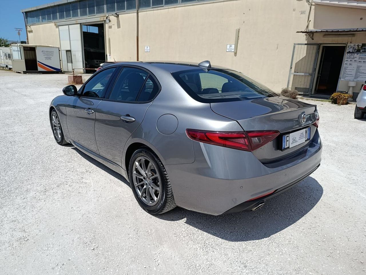 Alfa Romeo Giulia 2.2 t Giulia 150cv - GARANZIA 12 MESI -