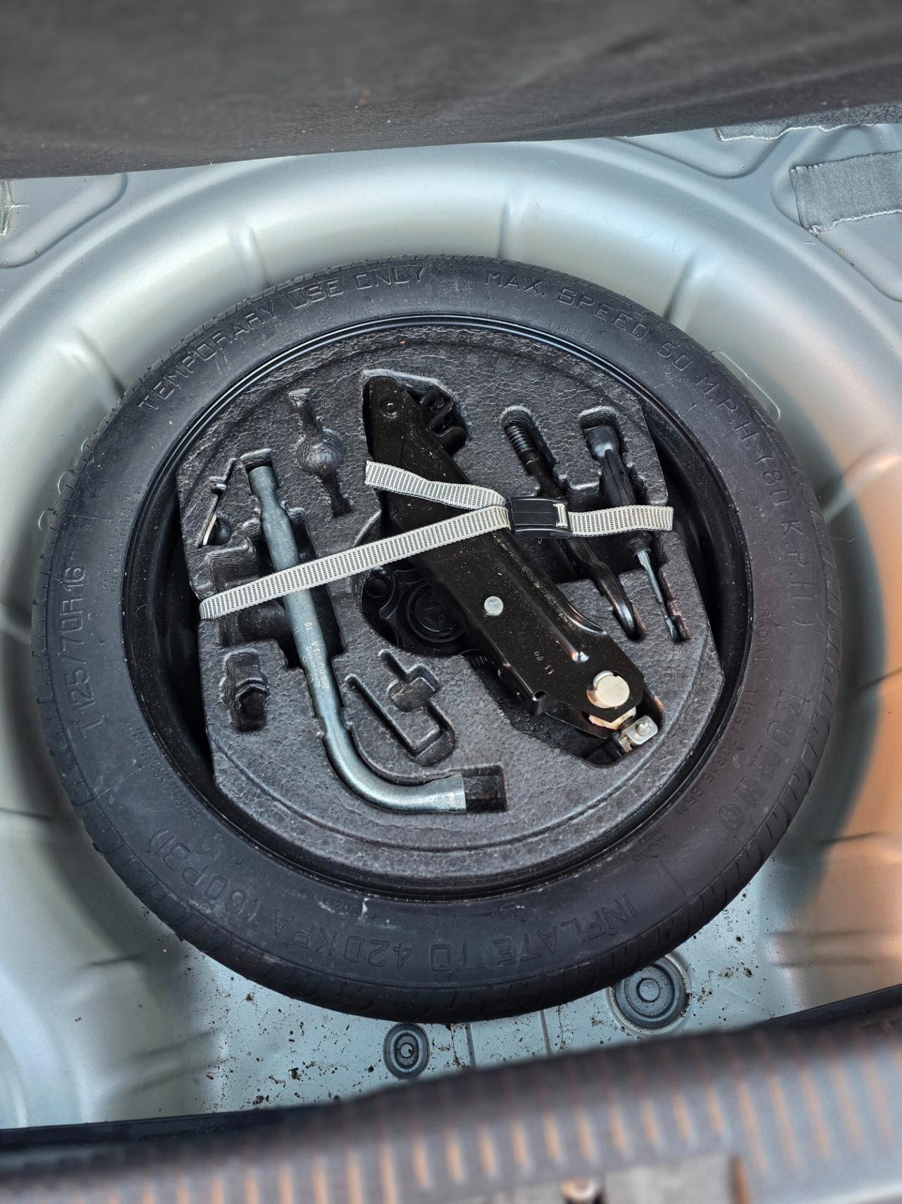 Volkswagen Golf 1.6 TDI DPF DSG 5p. Highline