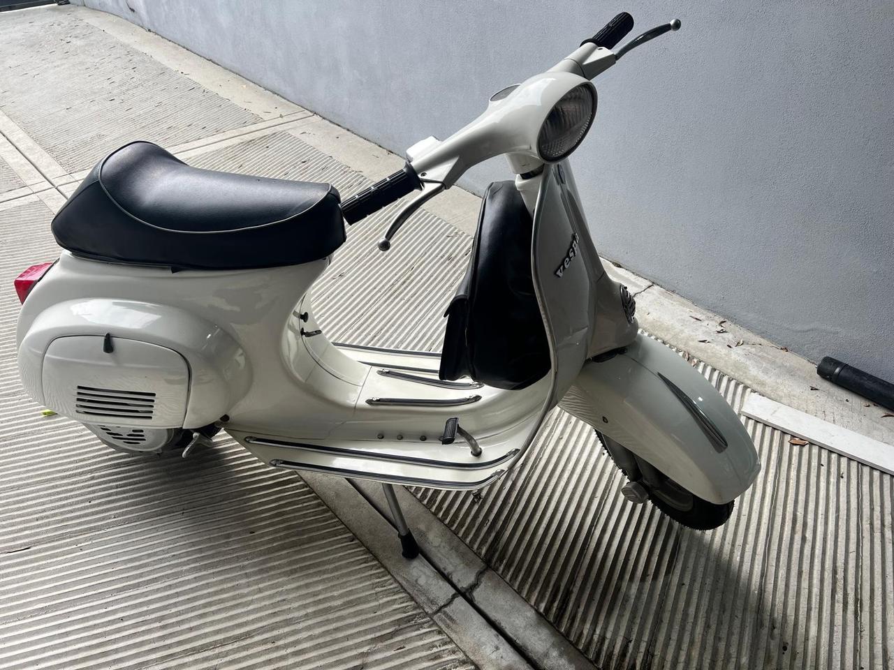 Piaggio Vespa 50 Special faro tondo