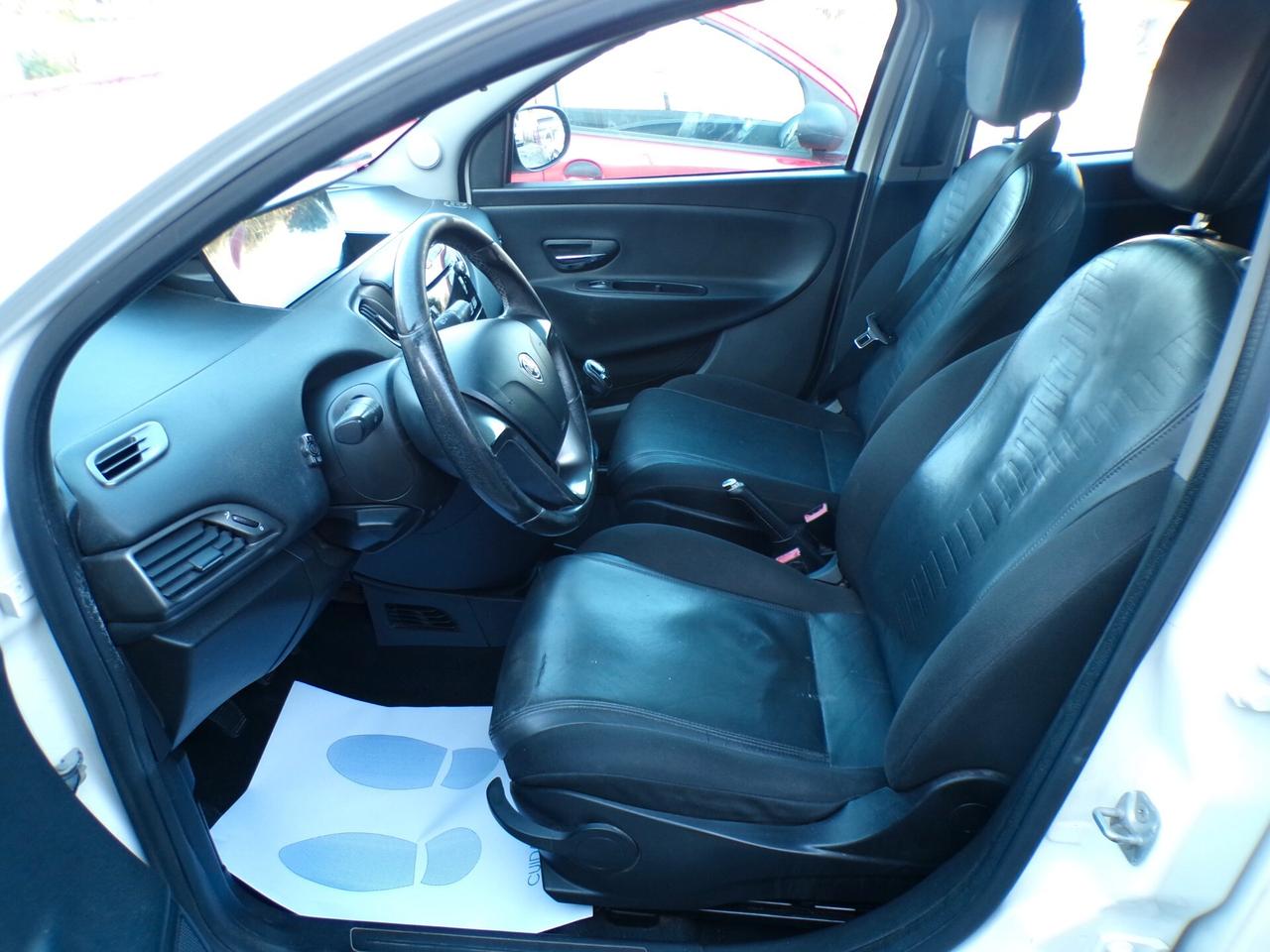 Lancia Ypsilon 1.3 MJT 75 CV Unyca