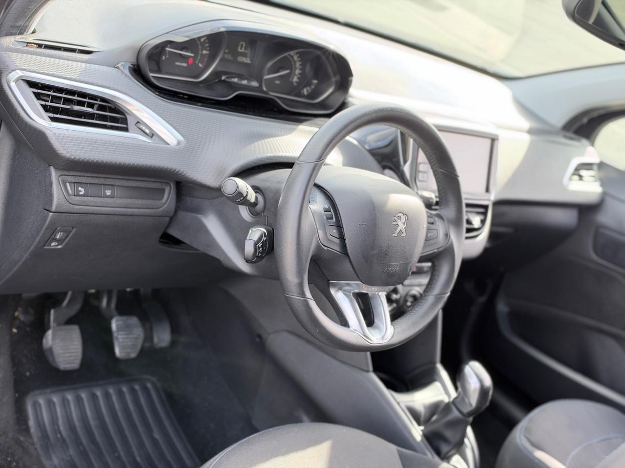 PEUGEOT 208 PURETECH 82CV SINGATURE GARANZIA 12 MESI