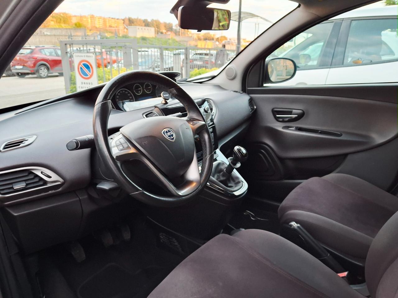 Lancia Ypsilon 1.2 69 CV 5 porte S&S Gold