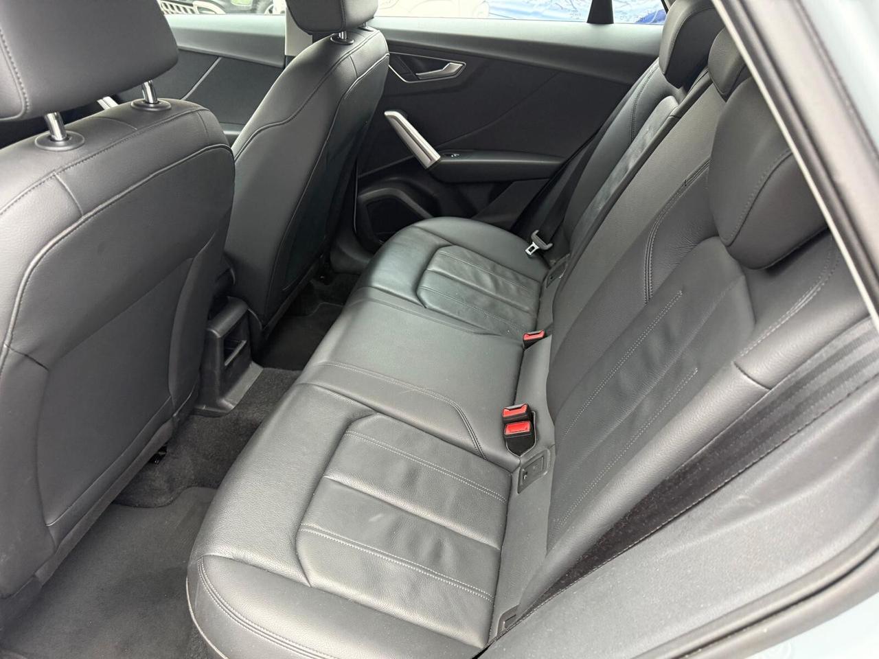 Audi Q2 30 TDI cockpit pelle led