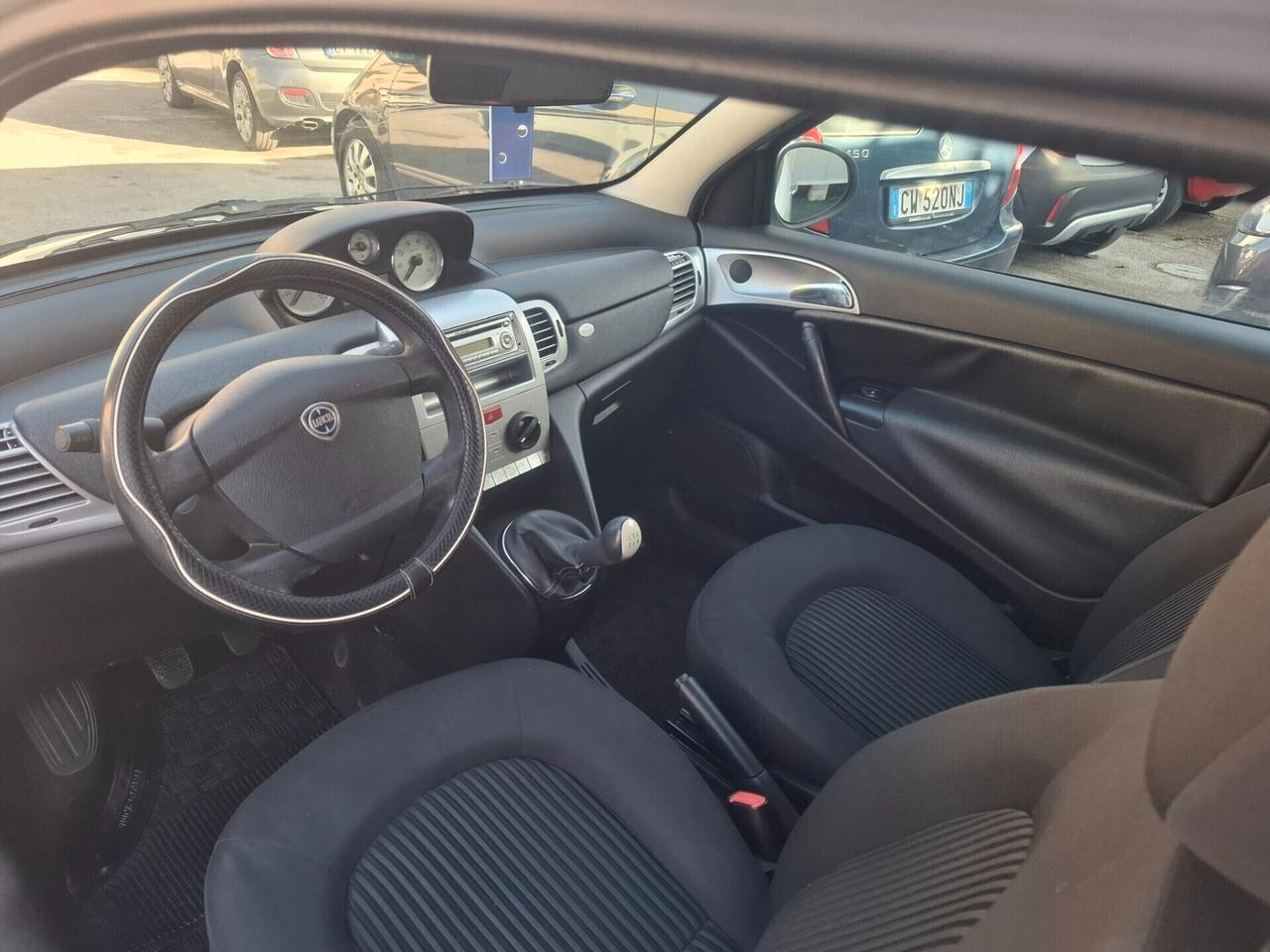 Lancia Ypsilon 1.3 MJT 75 CV Diva