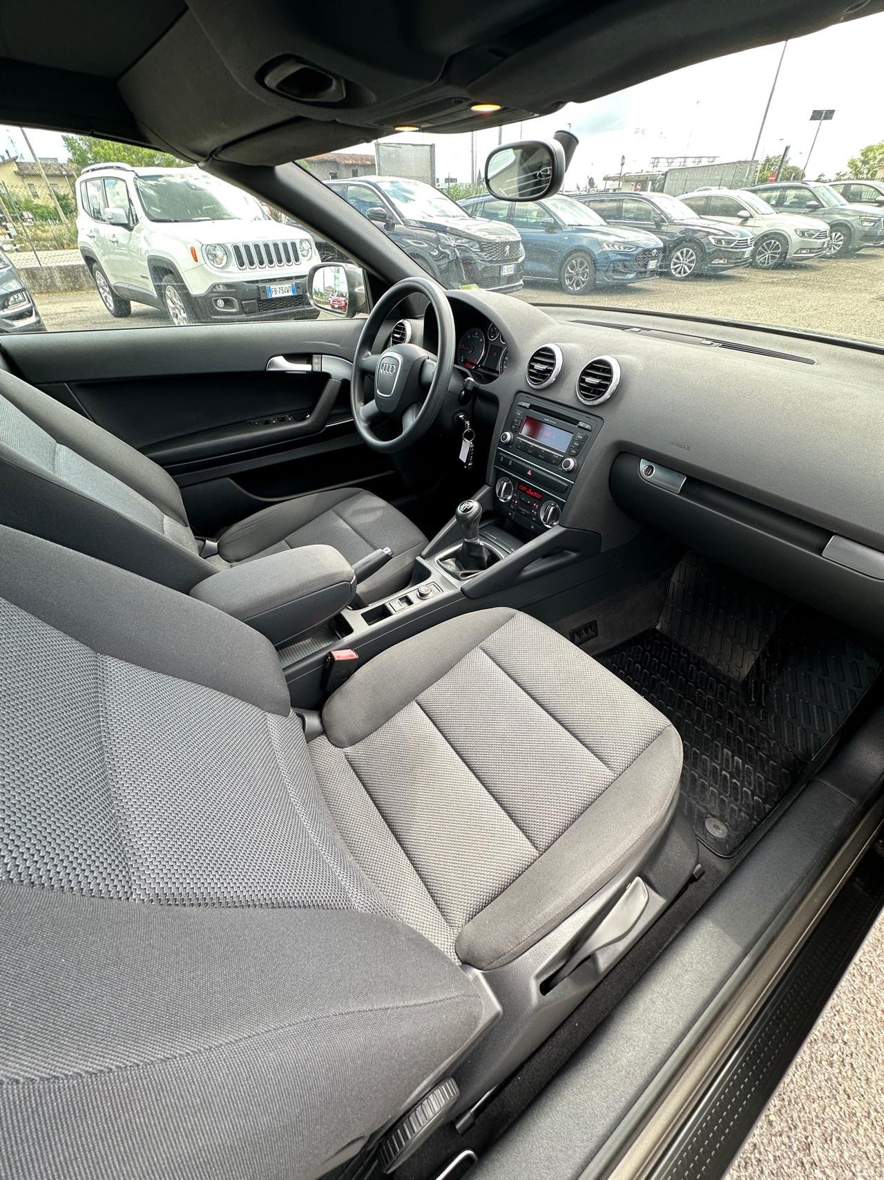 Audi A3 Cabrio 1.6 TDI 105 CV CR Attraction - 2012