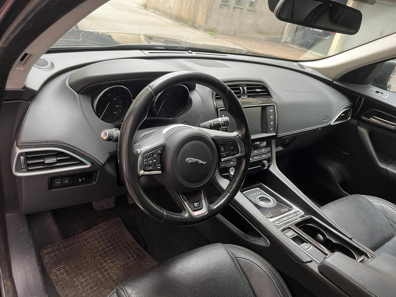 JAGUAR F-PACE 2.0 D 180 CV AWD R-SPORT - MOTORE COMPLETAMENTE REVISIONATO CON FATTURA - IVA ESPOSTA