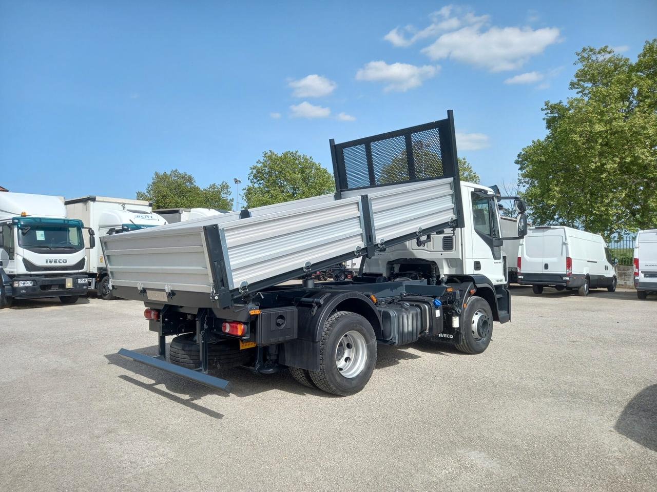 IVECO ML 160E28 - CASSONE RIBALTABILE TRILATERALE "nuovo di fabbrica" (C35)