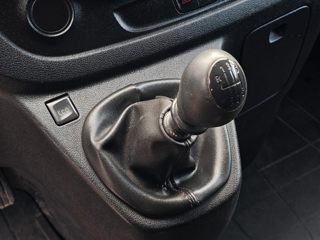 Renault Trafic 1.6 dCi 120cv 6 POSTI + FURGONE