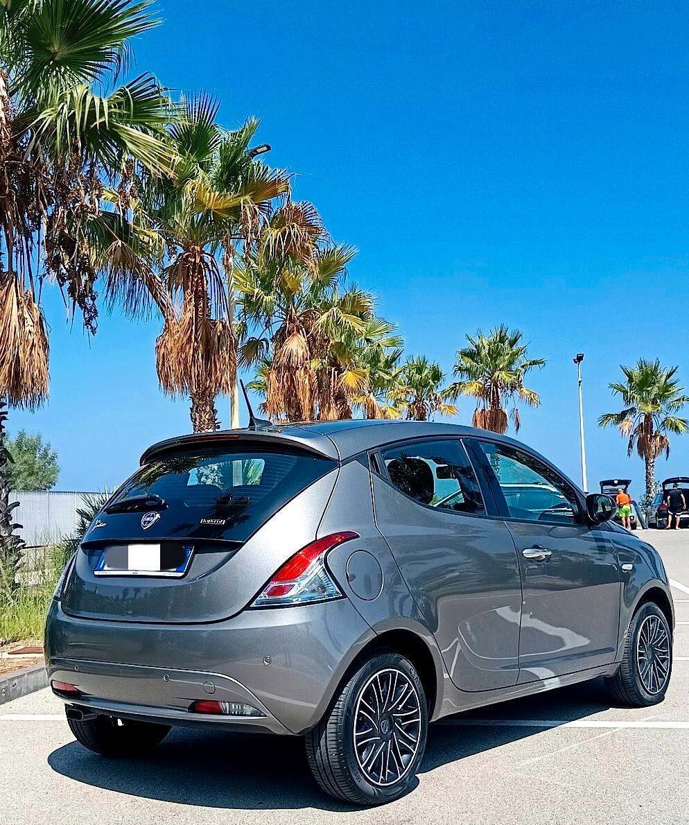Lancia Ypsilon 1.0 FireFly Hybrid Gold
