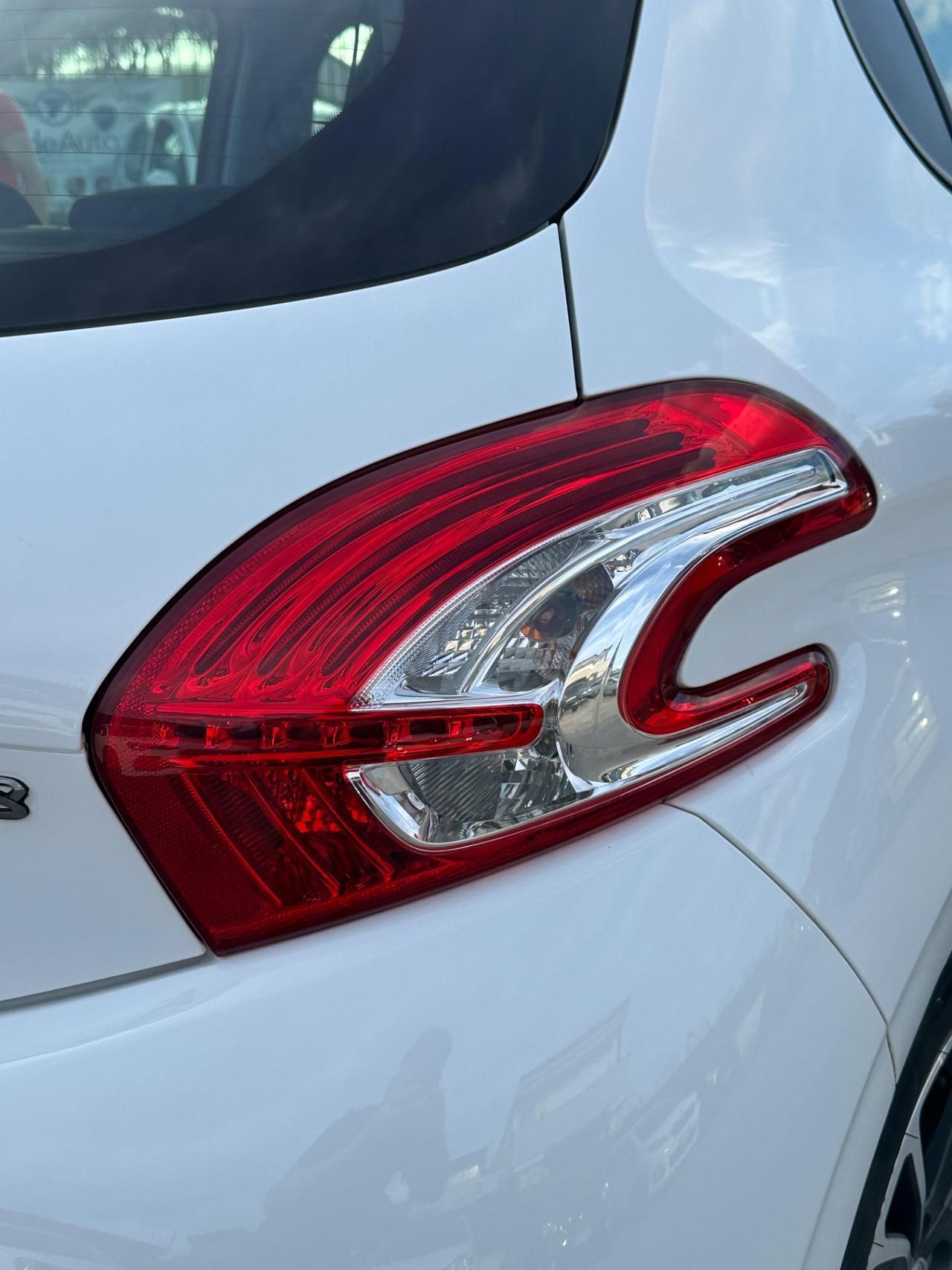 Peugeot 208 PureTech 82 5 porte Allure 2015