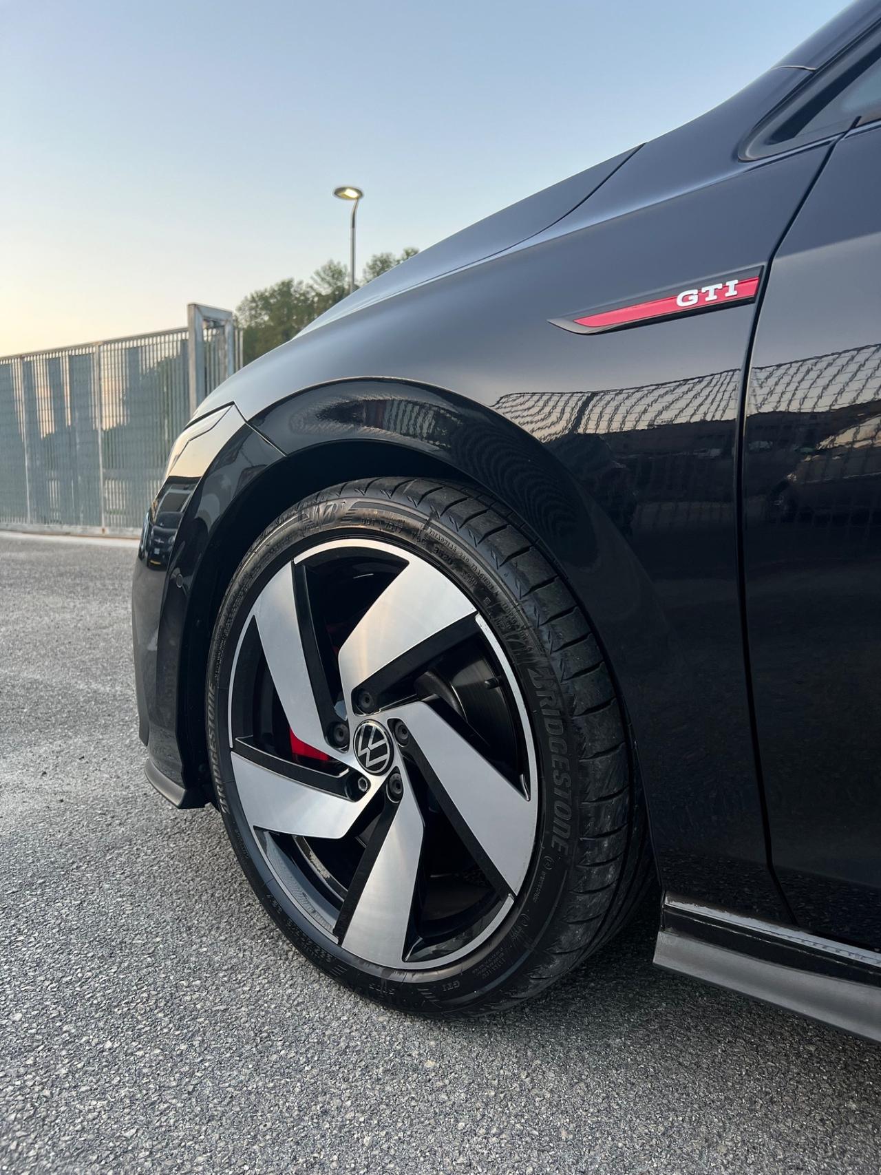 Volkswagen Golf GTI 2.0 TSI DSG