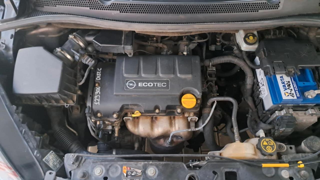 Opel Corsa 1.2 5 porte