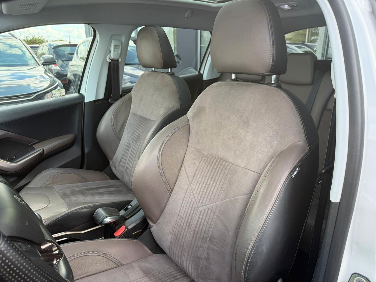 Peugeot 2008 1.6 e-HDi 115 CV Stop&Start Féline