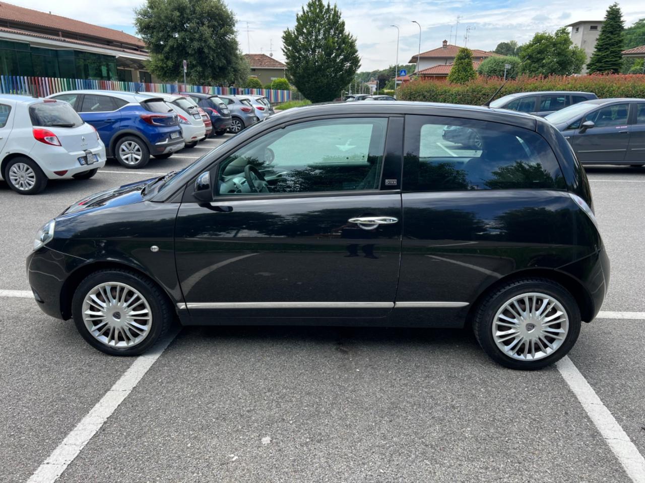 Lancia Ypsilon 1.2 69 CV Unyca