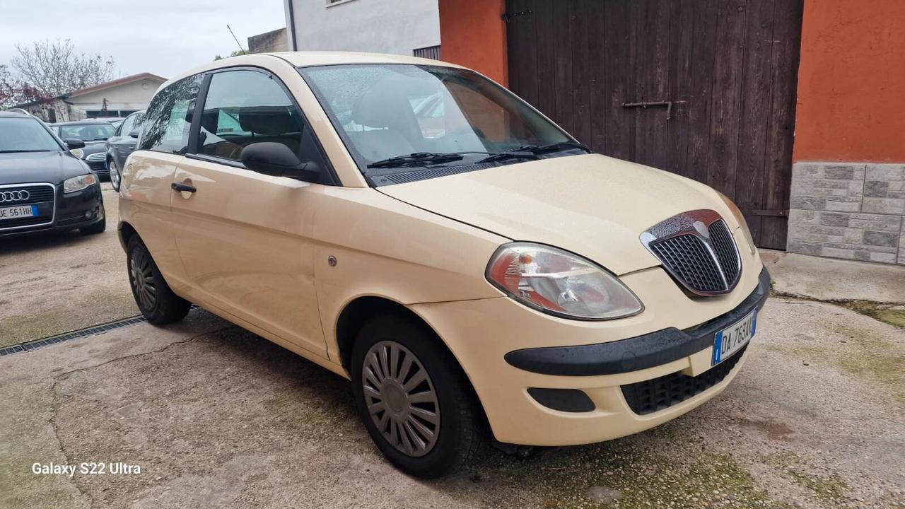 Lancia Ypsilon 1.2 benzina neopatentati