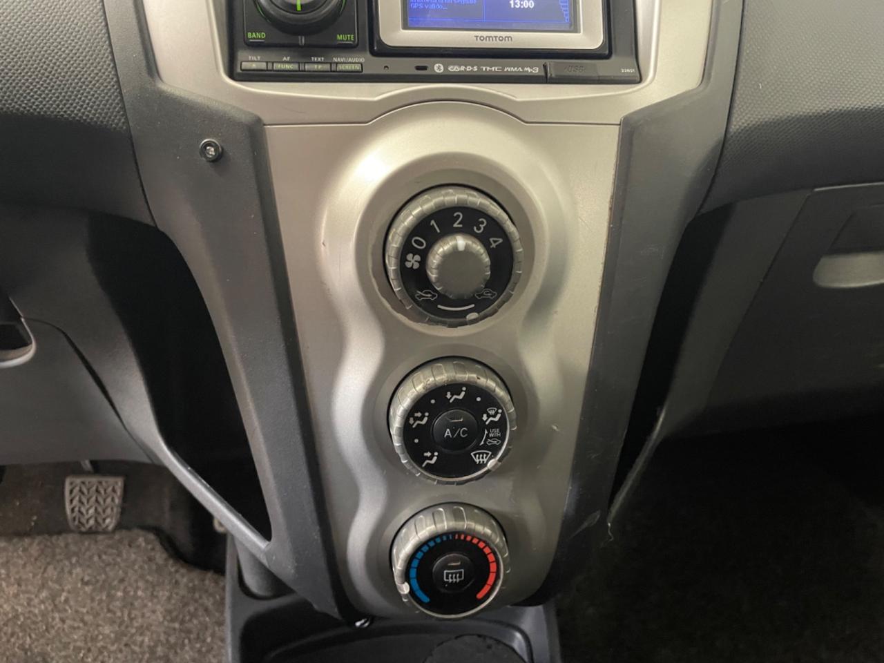 Toyota Yaris 1.0 5 porte Navi km 139.000 Perfetta !