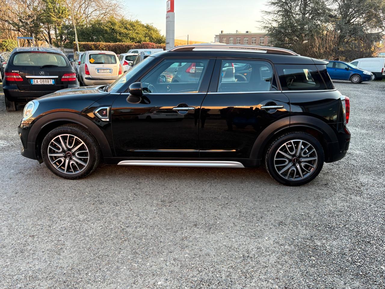 Mini Countryman 2.0 SD Hype Automatica-Unico Prop
