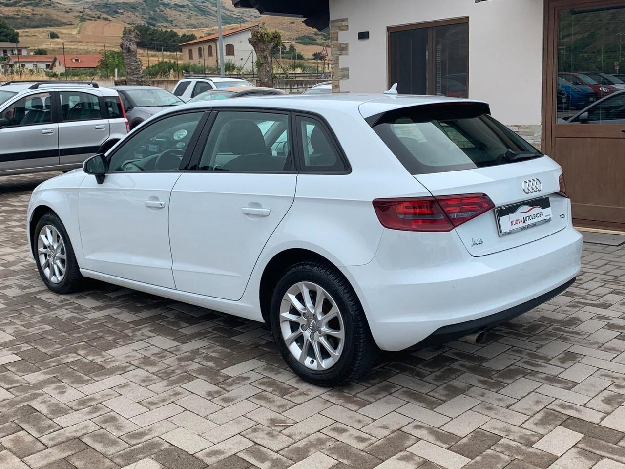 Audi A3 1.6 TDI 110 CV Attraction 2015