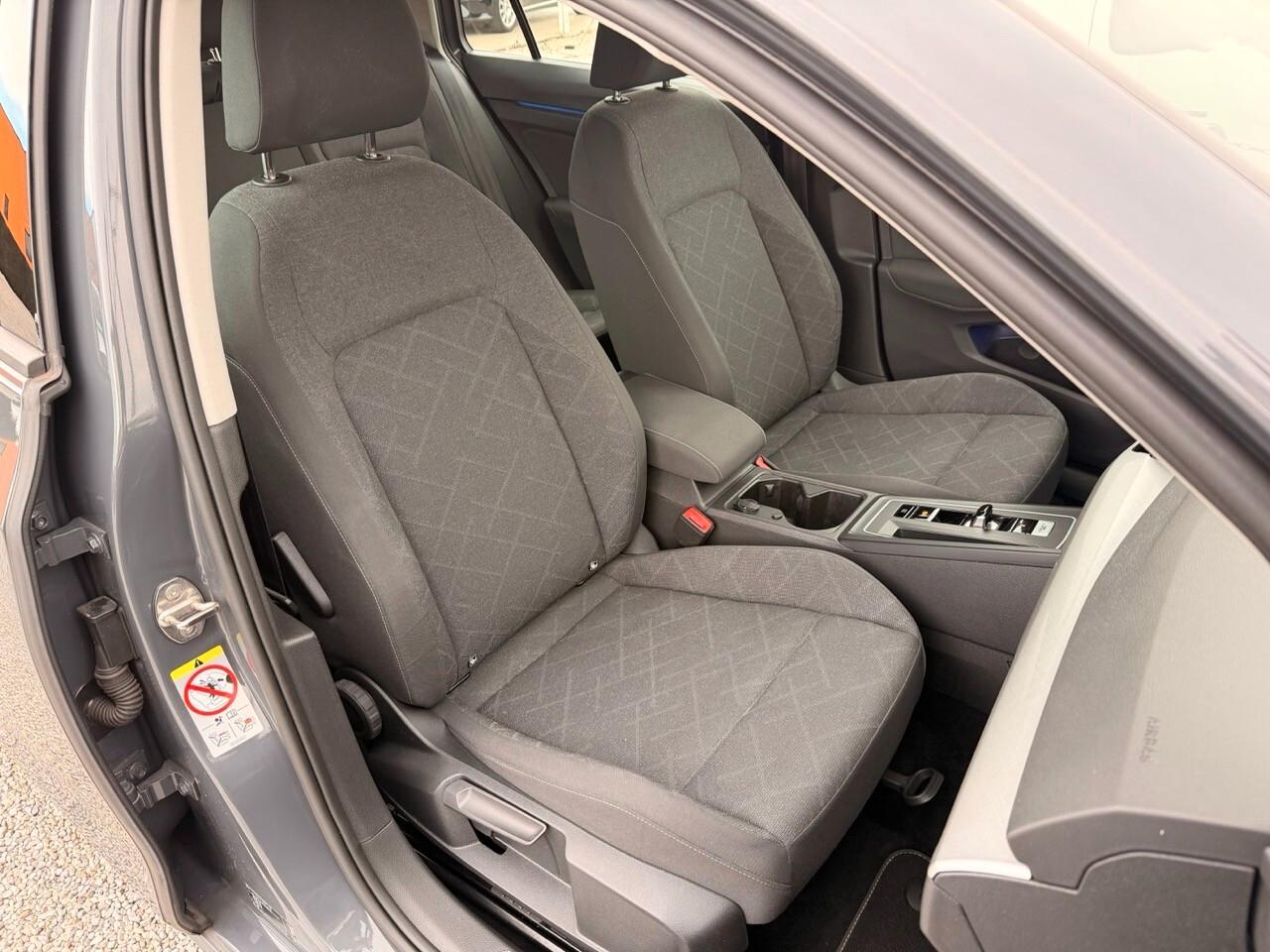Volkswagen Golf Variant 2.0 TDI 116 CV DSG Life (display digitale - fari Led pacchetto luci)
