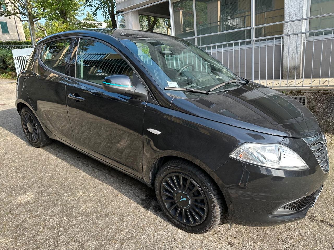 Lancia Ypsilon 1.2 69 CV 5 porte S&S Silver*NEOPATENTATI