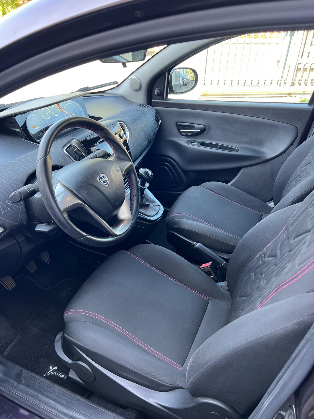 Lancia Ypsilon 1.2 69 CV 5 porte S&S Elefantino rosa