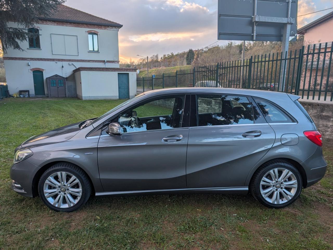 Mercedes-benz B 180 B 180 BlueEFFICIENCY Premium