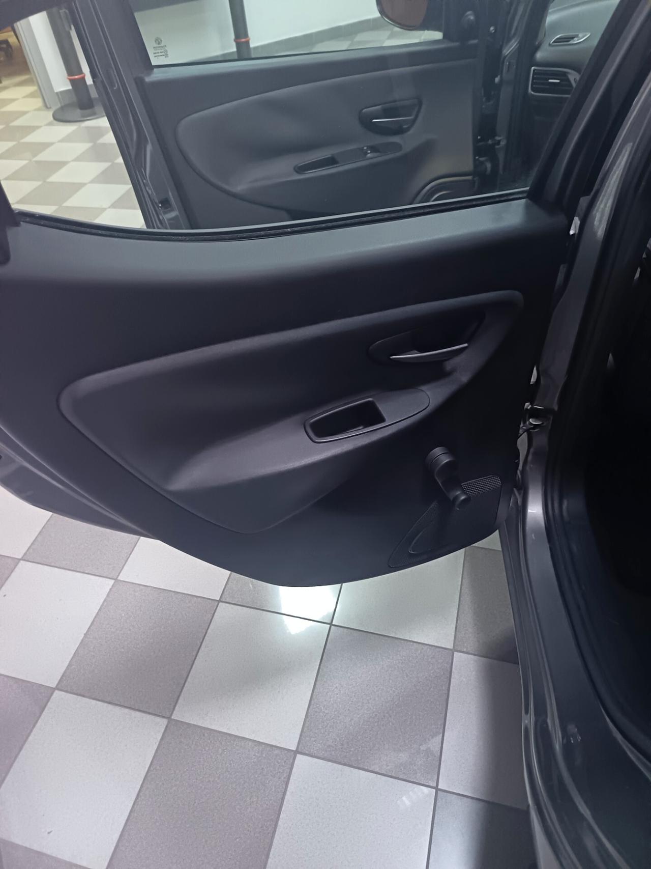 Lancia Ypsilon 1.2 69 CV 5 porte Elefantino