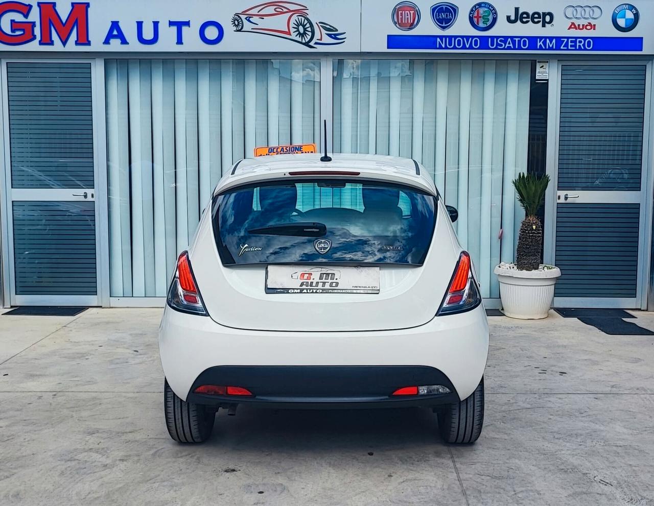Lancia Ypsilon 1.0 Hybrid Ecochic silver 11/2020