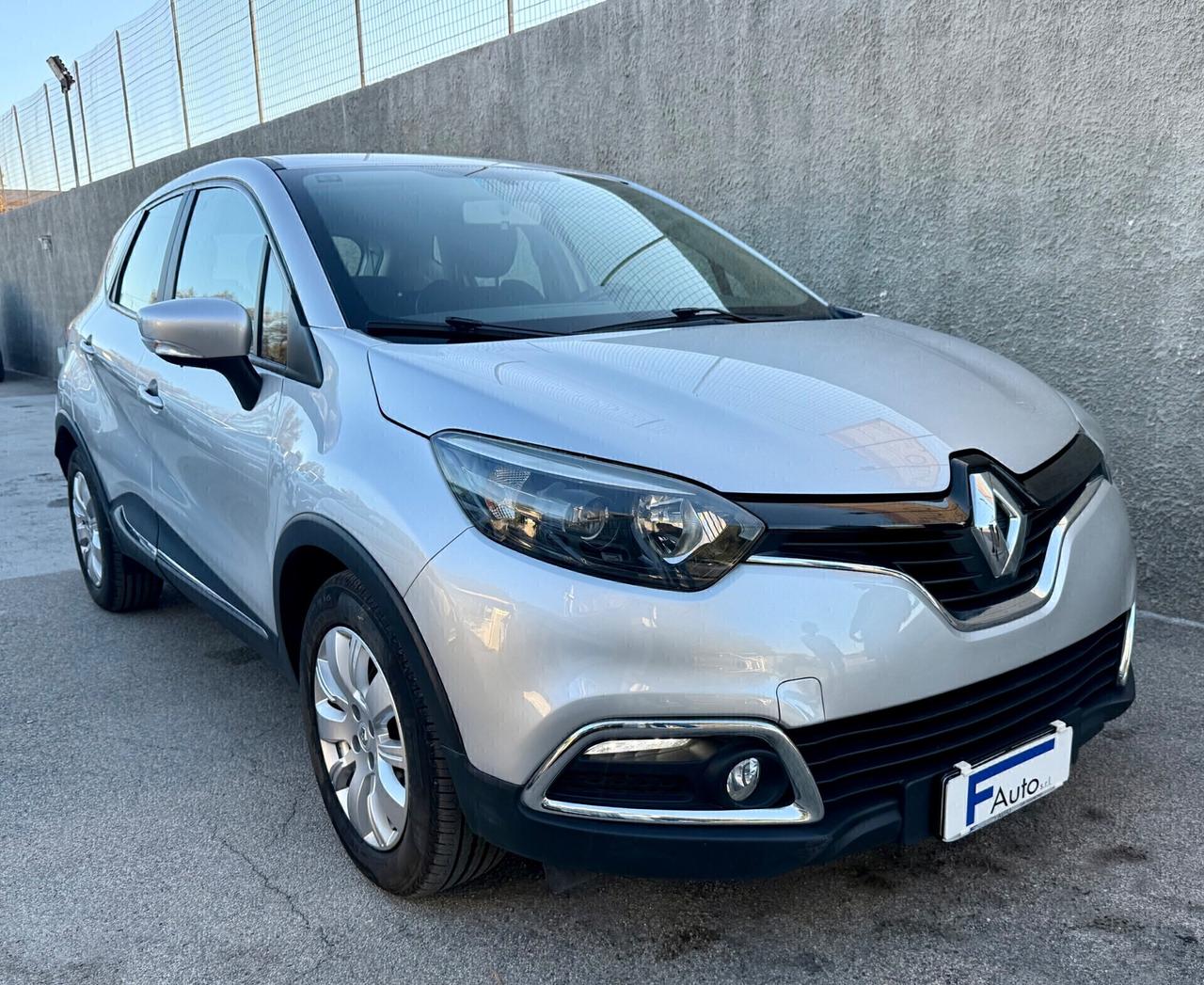 Renault Captur 1.5 dCi 8V 90 CV,Radio Touch Screen,KEYLESS,comandi al volante,cerchi in lega,Sensori di parcheggio,ecc,