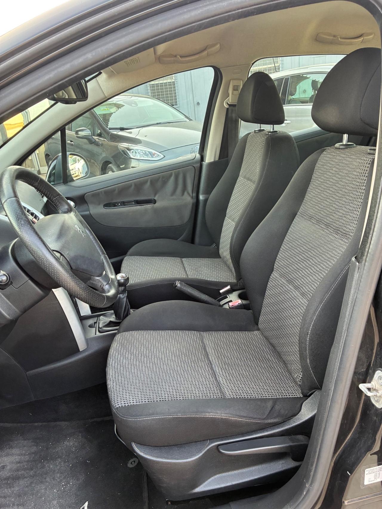 Peugeot 207 1.6 8V HDi 93CV 3p. XS