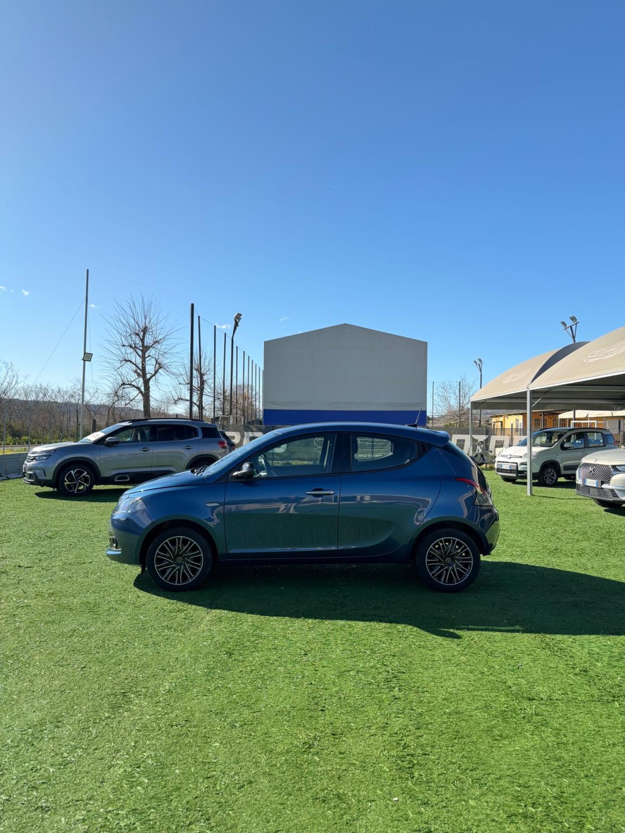 Lancia Ypsilon 1.0 Hybrid Ecochic Gold